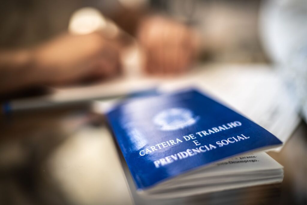 Carteira de Trabalho e Previdência Social documento essencial para benefícios INSS