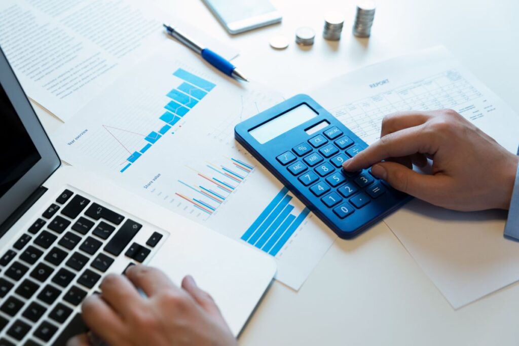 Calculando os limites do orçamento para saber quanto de empréstimo é possível pagar.