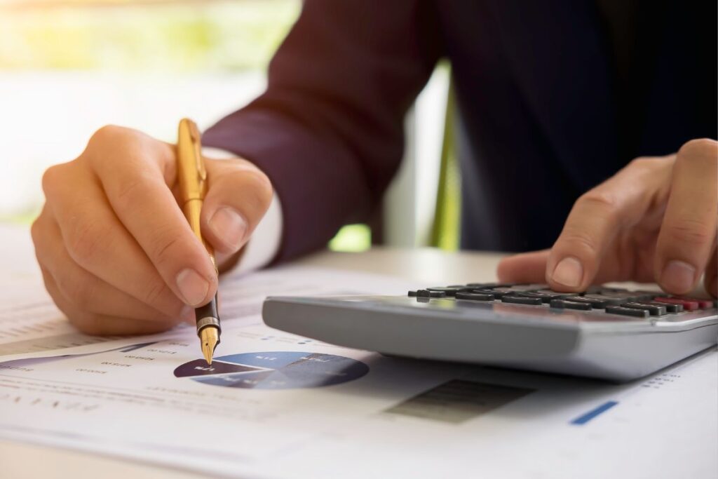 Avaliação de despesas e orçamento em gráfico, uma etapa crítica antes de solicitar um empréstimo.